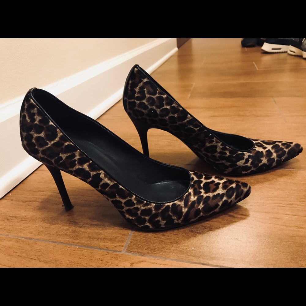 Stuart Weitzman size 8.5 leopard print pumps